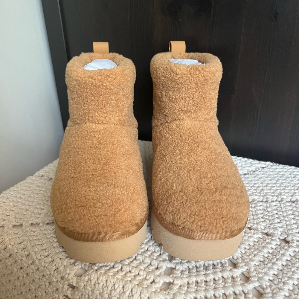 Michael Kors Winnie Bootie Faux Curly Shearling Womens Teddy Ankle Bootie Size 8 - Picture 3 of 9